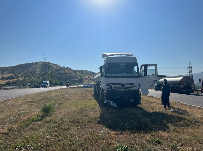 Sivas ta tır ile traktör çarpıştı Ölü var Büyük Sivas Haber Sivas