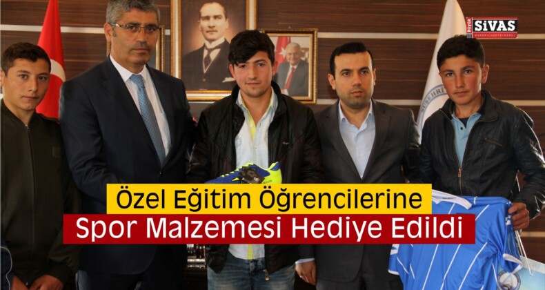 Yüksel, Öğrencilere Spor Malzemesi Hediye Etti