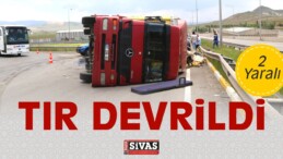 Sivas’ta Tır Devrildi 2 Yaralı