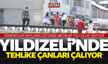 Yıldızeli’nde Rayların Üzerinde Tehlikeli Okul Yolculuğu