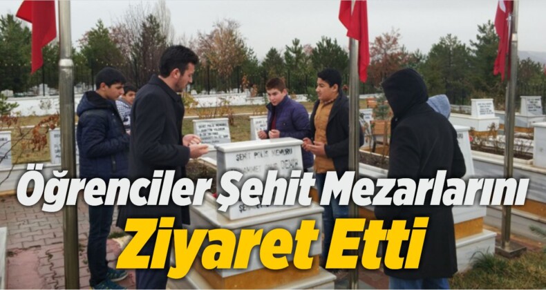 Öğrenciler Şehit Mezarlarını Ziyaret Etti