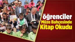 Öğrenciler Müze Bahçesinde Kitap Okudu