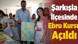 Sivas’ın Şarkışla İlçesinde Ebru Kursu Açıldı