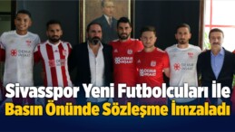Sivasspor Yeni Futbolcuları İle Basın Önünde Sözleşme İmzaladı
