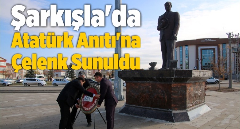 Şarkışla’da Atatürk Anıtı’na Çelenk Sunuldu