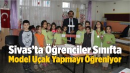 Öğrenciler Sınıfta Model Uçak Yapmayı Öğreniyor