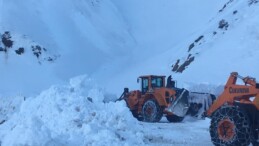 Sincik’te karla mücadele günlerdir devam ediyor