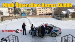 Minik Öğrencilere Kırmızı Düdük