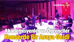 Akademisyenler ve Öğrenciler Konserde Bir Araya Geldi