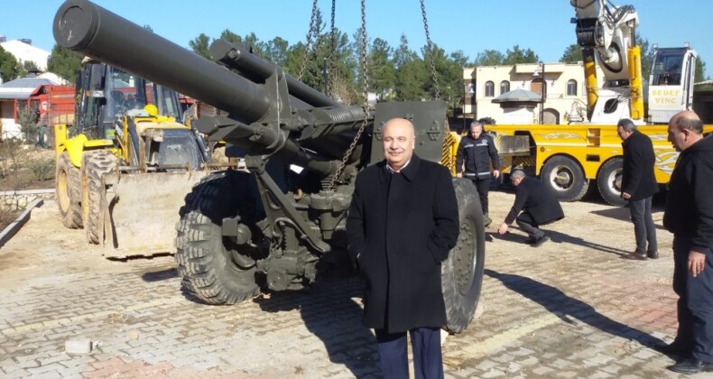 Adıyaman Üniversitesi kampusunda 1942 model obüs