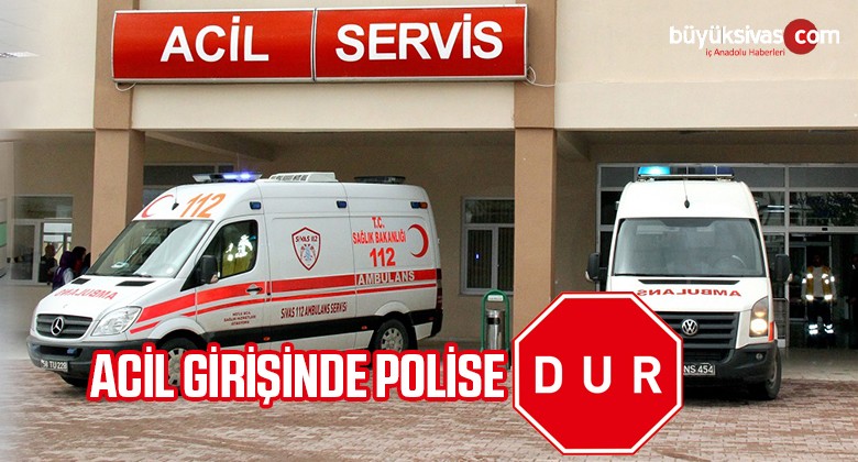 Cumhuriyet Üniversitesi Acil Girişi Önünde Polis Dur Dendi