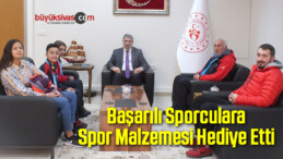 Başarılı Sporculara Spor Malzemesi Hediye Etti