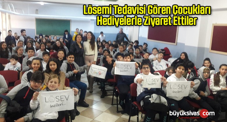 Lösemi Tedavisi Gören Çocukları Hediyelerle Ziyaret Ettiler