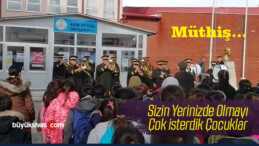 Sivas’ta Bando Eşliğinde İstiklal Marşı Okuyan Çocuklar Çok Şanslısınız