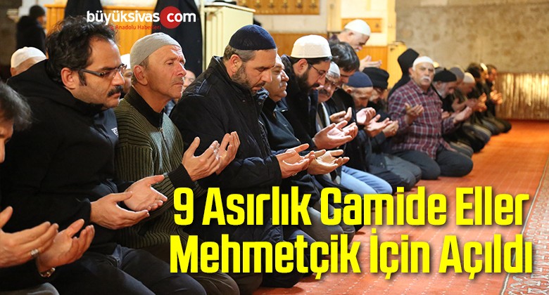 9 Asırlık Camide Eller Mehmetçik İçin Açıldı