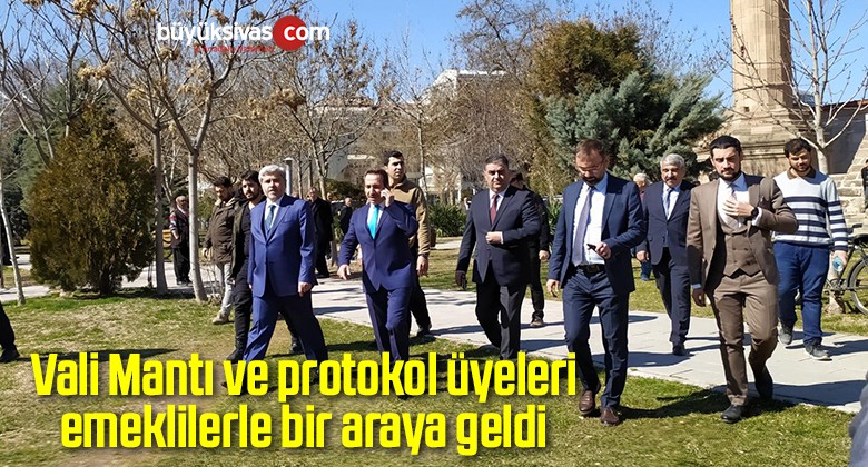 Vali Mantı ve protokol üyeleri emeklilerle bir araya geldi