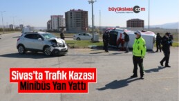 Sivas’ta Trafik Kazası Minibüs Yan Yattı: 1 Kişi Yaralandı