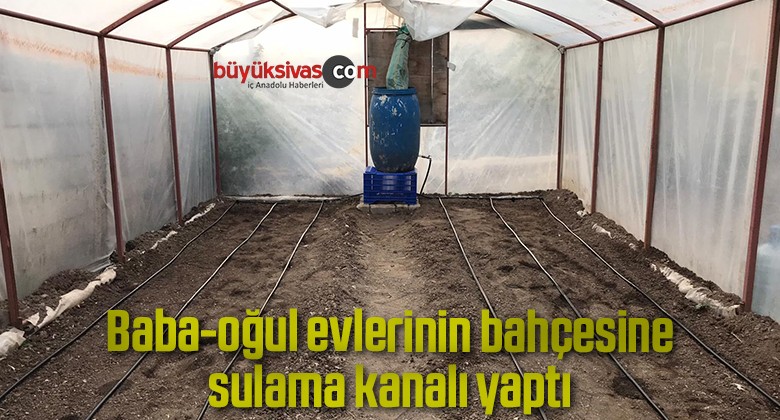 Baba-oğul evlerinin bahçesine sulama kanalı yaptı