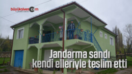 Jandarma sandı, kendi elleriyle teslim etti