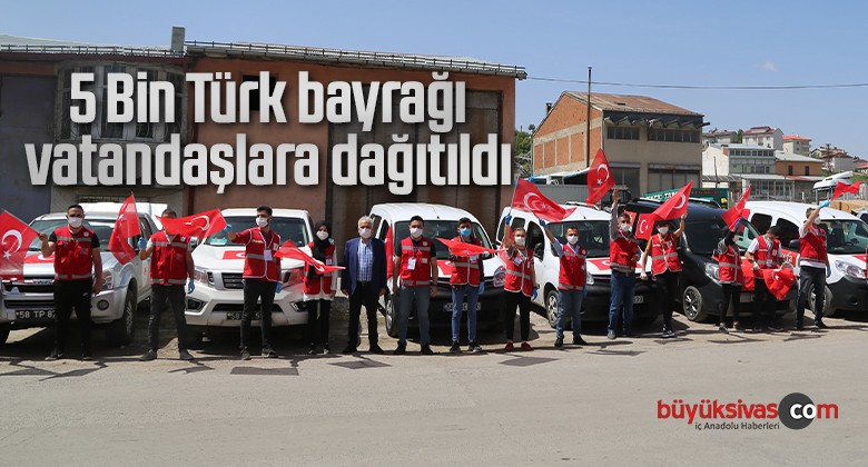 5 Bin Türk bayrağı vatandaşlara dağıtıldı