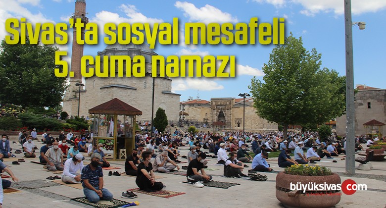 Sivas’ta sosyal mesafeli 5. cuma namazı