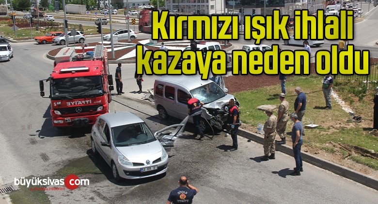 Kırmızı ışık ihlali kazaya neden oldu