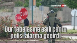 Dur tabelasına asılı çanta polisi alarma geçirdi