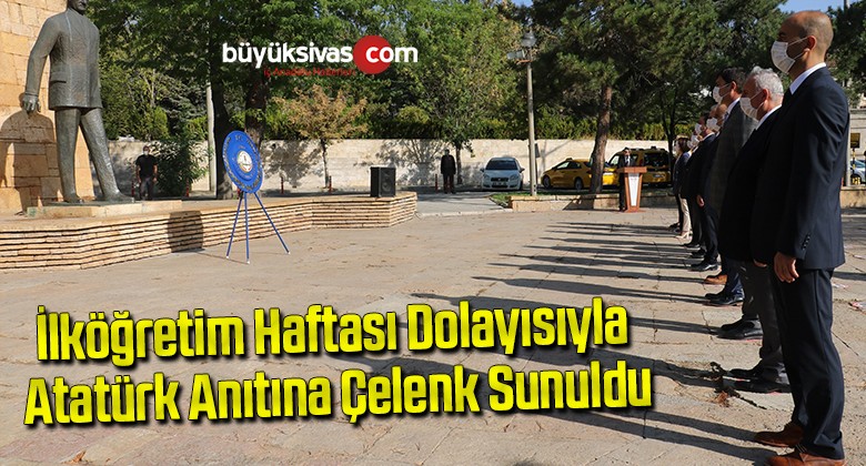 İlköğretim haftası dolayısıyla Atatürk anıtına çelenk sunuldu