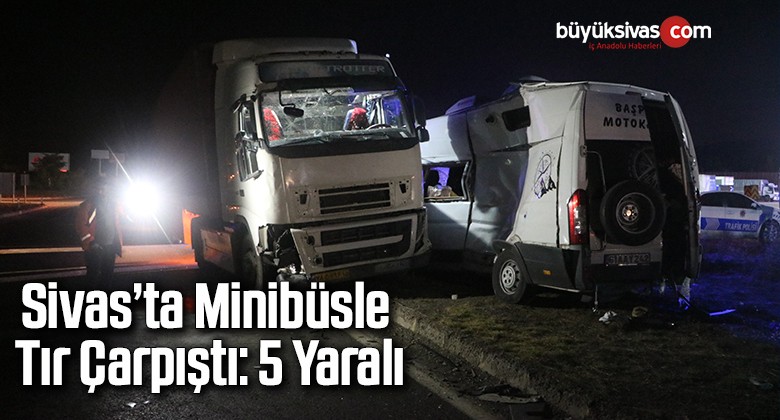 Sivas’ta minibüsle tır çarpıştı: 5 yaralı