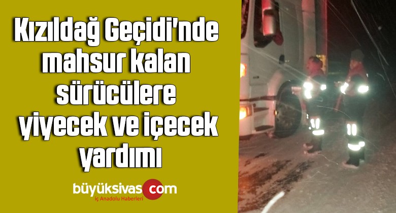 Kızıldağ Geçidi’nde mahsur kalan sürücülere yiyecek ve içecek yardımı