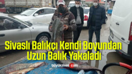 Sivaslı Balıkçı Kendi Boyundan Uzun Balık Yakaladı