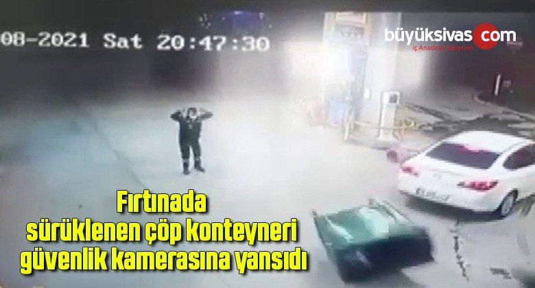 Fırtınada sürüklenen çöp konteyneri güvenlik kamerasına yansıdı