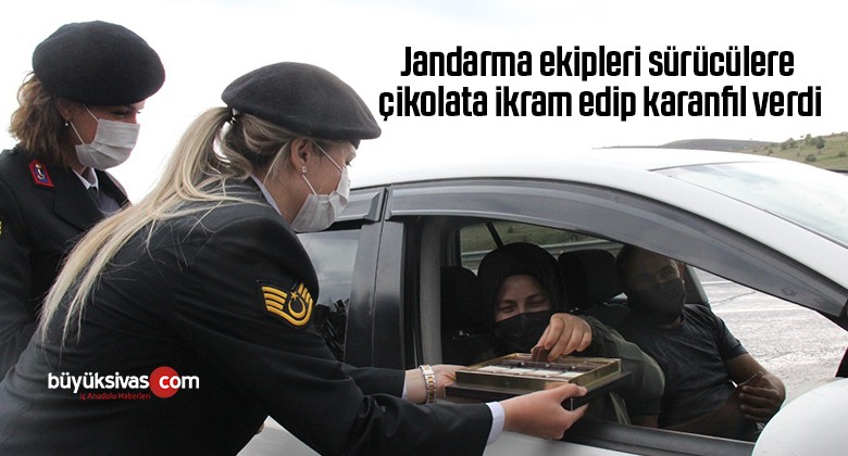 Jandarma ekipleri sürücülere çikolata ikram edip karanfil verdi