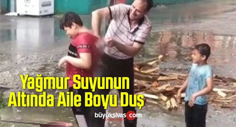 Yağmur Suyunun Altında Aile Boyu Duş