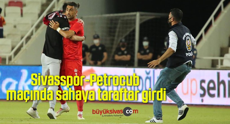 Sivasspor-Petrocub maçında sahaya taraftar girdi