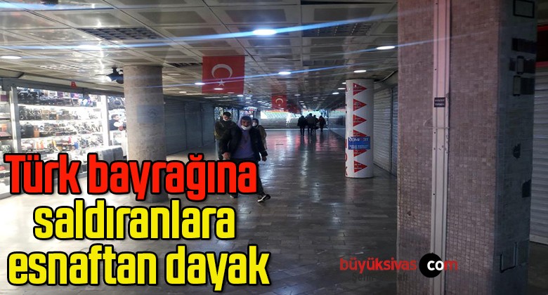 Türk bayrağına saldıranlara esnaftan dayak