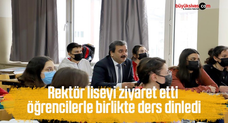 Rektör liseyi ziyaret etti, öğrencilerle birlikte ders dinledi