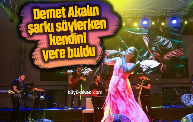 Demet Akalın şarkı söylerken kendini yere buldu