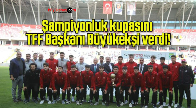 Şampiyonluk kupasını TFF Başkanı Büyükekşi verdi!