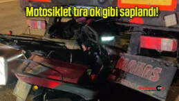 Motosiklet tıra ok gibi saplandı!