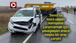 Sivas’ta kaza yapan kamyona çarpmamak için yavaşlayan araca başka bir araç çarptı!