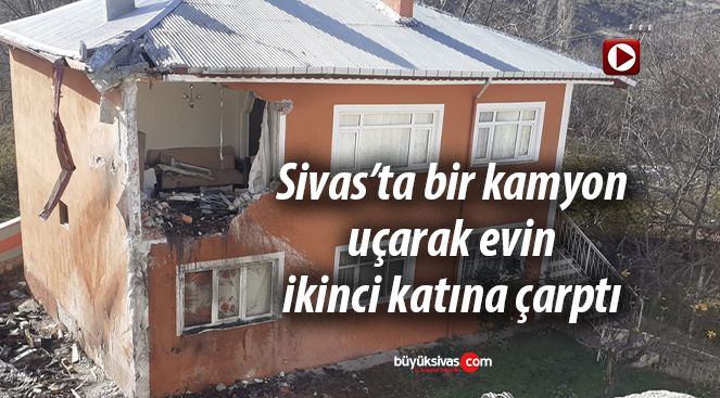 Sivas’ta bir kamyon ikinci kattaki evin duvarına çarptı