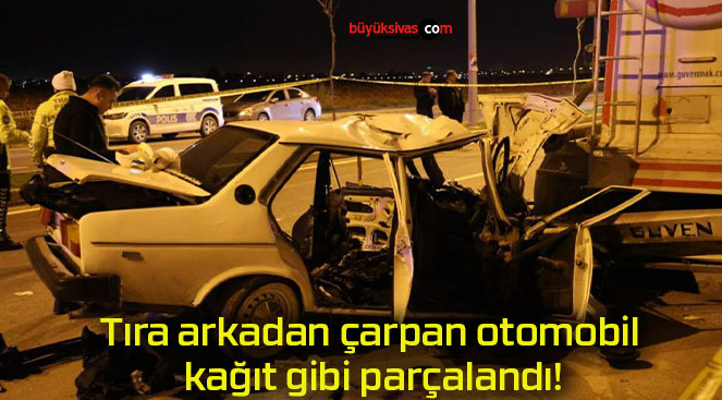 Tıra arkadan çarpan otomobil kağıt gibi parçalandı!