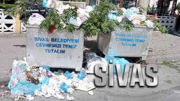 Sivas Mahallelerde Çöp Dağları Oluşmaya Başladı