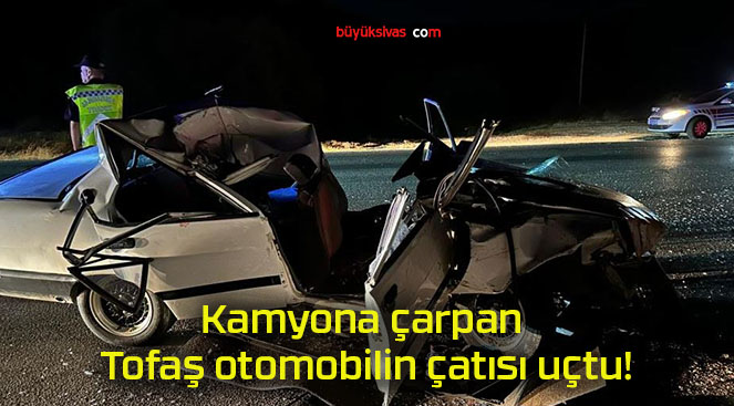 Kamyona çarpan Tofaş otomobilin çatısı uçtu!