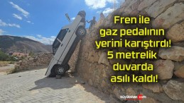 Fren ile gaz pedalının yerini karıştırdı! 5 metrelik duvarda asılı kaldı!