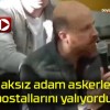 Ahlaksız adam askerlerin postallarını yalıyordu!