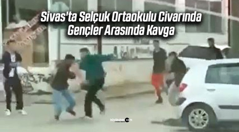 Sivas’ta Selçuk Ortaokulu Civarında Gençler Arasında Kavga