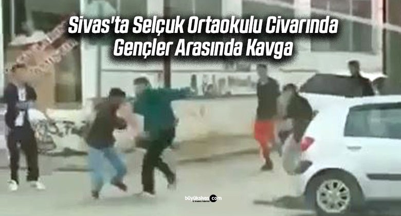 Sivas’ta Selçuk Ortaokulu Civarında Gençler Arasında Kavga