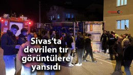 Sivas’ta tırın devrildiği anlar güvenlik kamerasına yansıdı